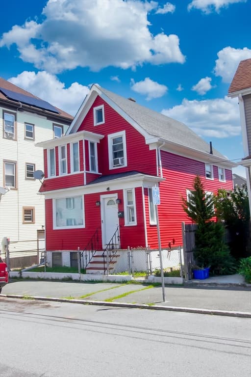 90 Hemlock St, New Bedford MA 02740