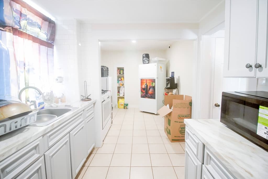 90 Hemlock St, New Bedford MA 02740 photo 5