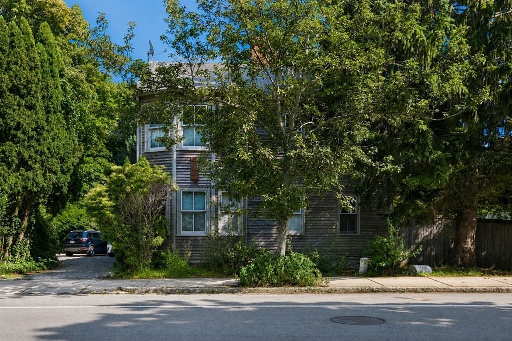 141 Hale St # 2, Beverly MA 01915 photo 2