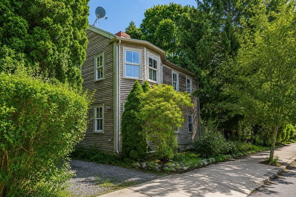 141 Hale St # 2, Beverly MA 01915