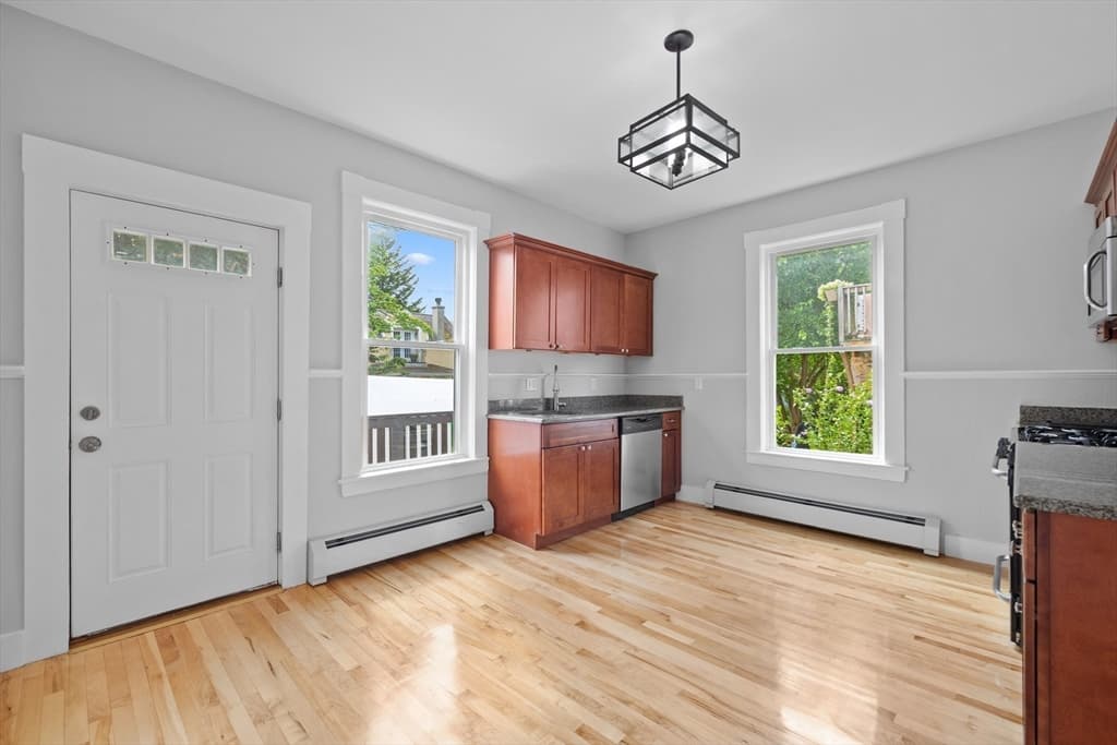 24 Village St # 1, Marblehead MA 01945 photo 4