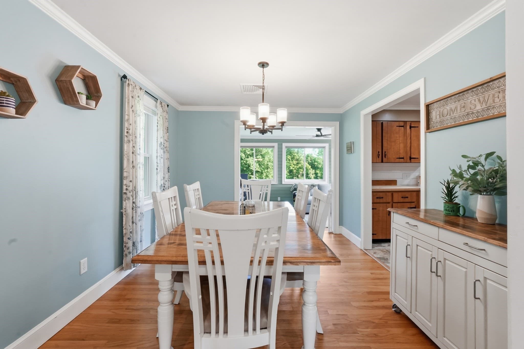 Single Family Residence at 137 Ward St, North Brookfield MA 01535, North Brookfield, photo 6 of 39