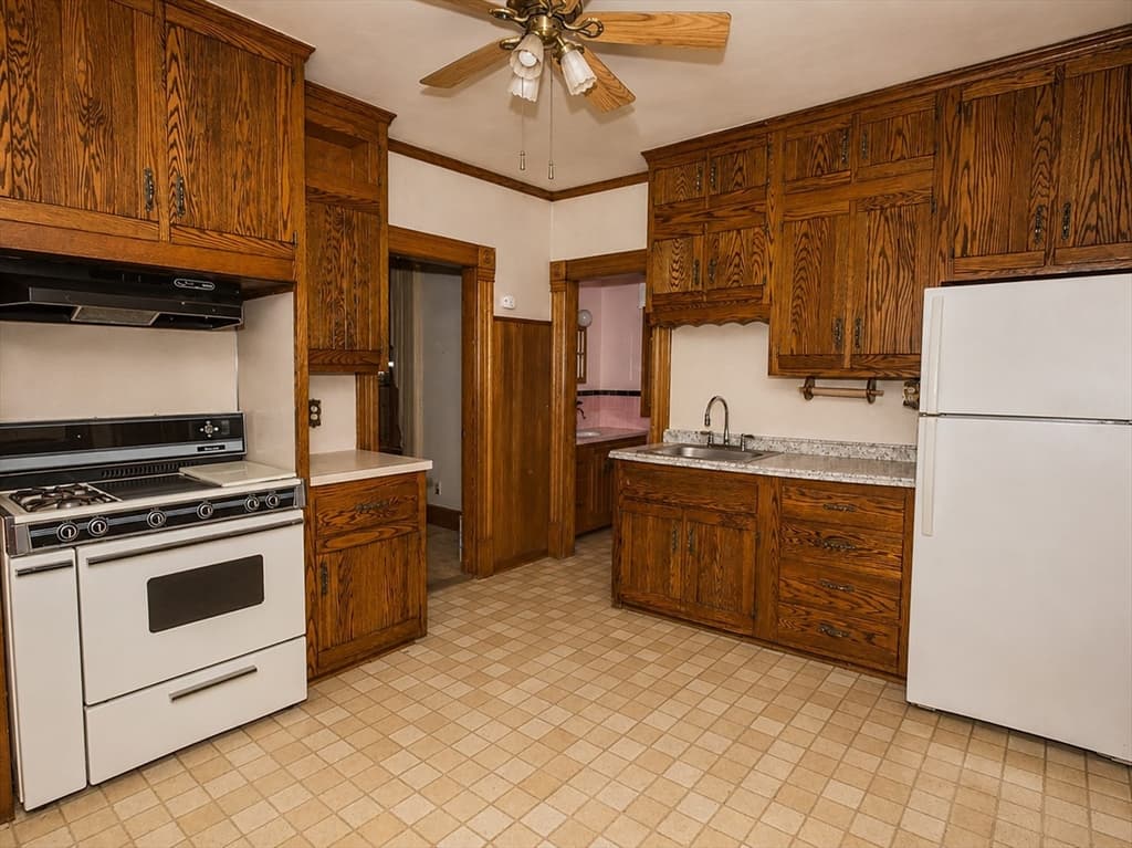 466 East Main Street, Chicopee MA 01020 photo 14