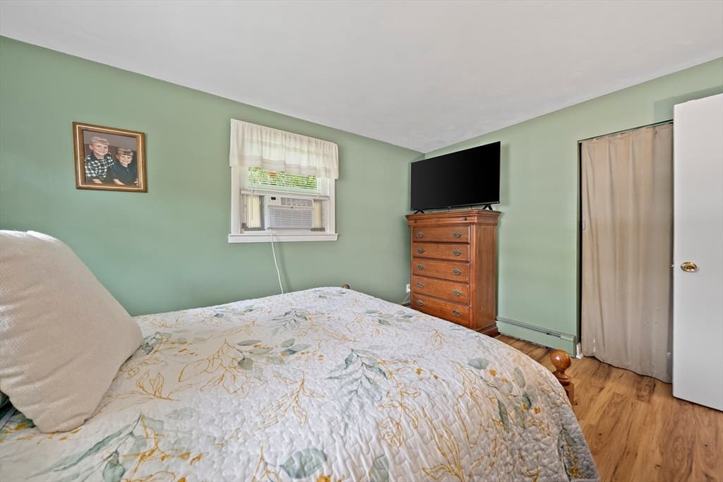 35 Arnold St, Holbrook MA 02343 photo 13