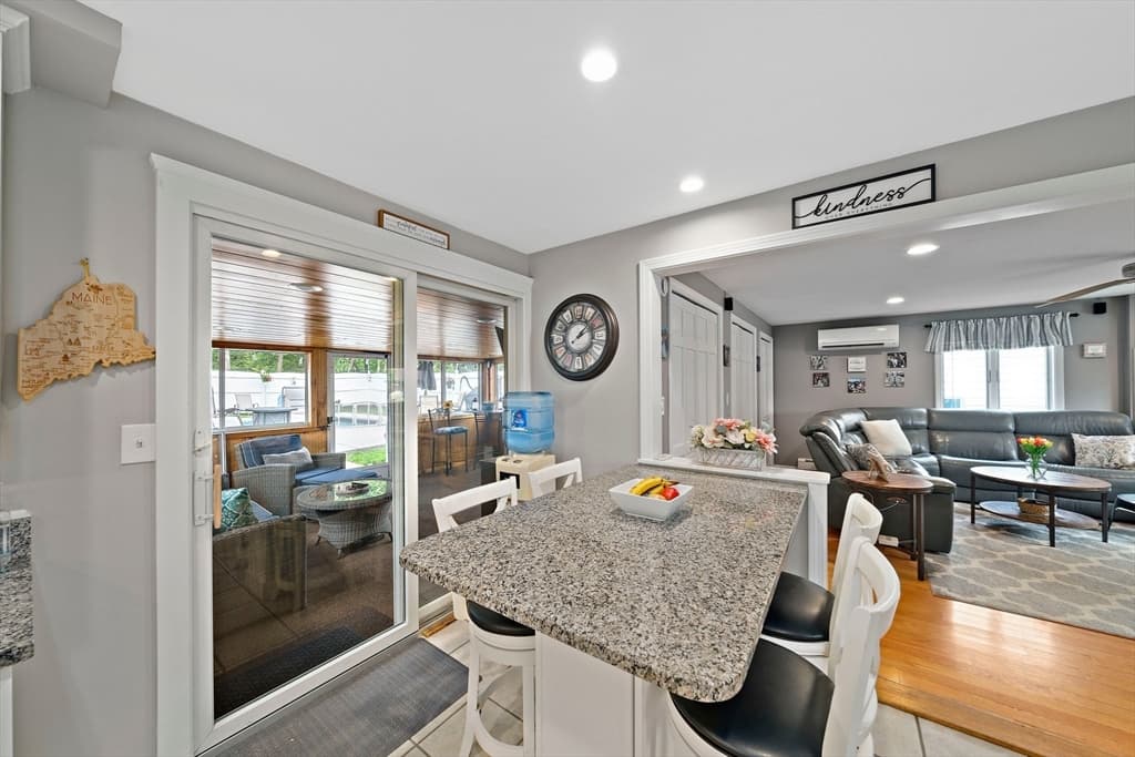 35 Arnold St, Holbrook MA 02343 photo 7