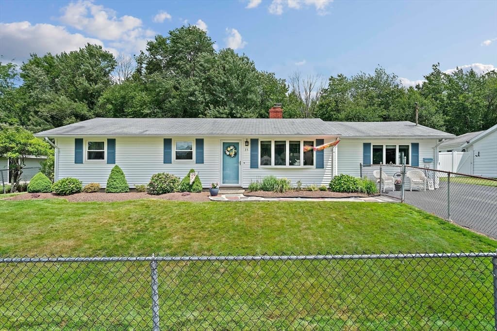 35 Arnold St, Holbrook MA 02343 photo 3