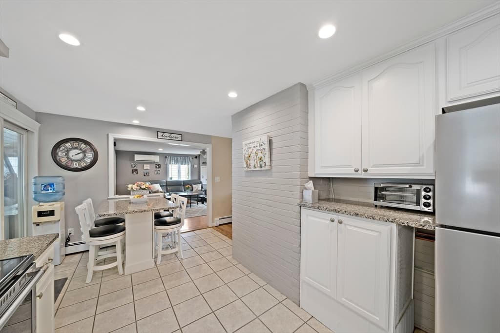35 Arnold St, Holbrook MA 02343 photo 8