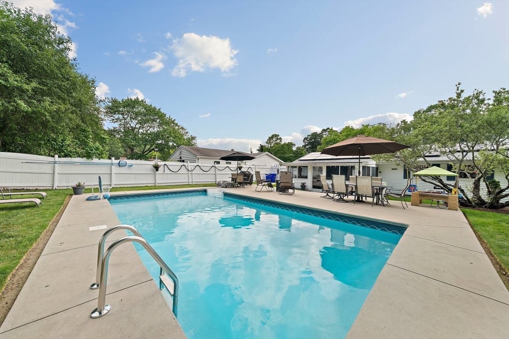 35 Arnold St, Holbrook MA 02343 photo 21