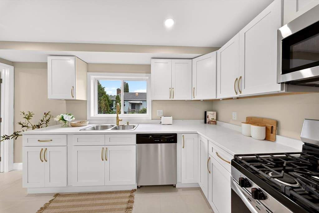 Single Family Residence at 11 S Berryman St, Westport MA 02790, Westport, photo 2 of 27