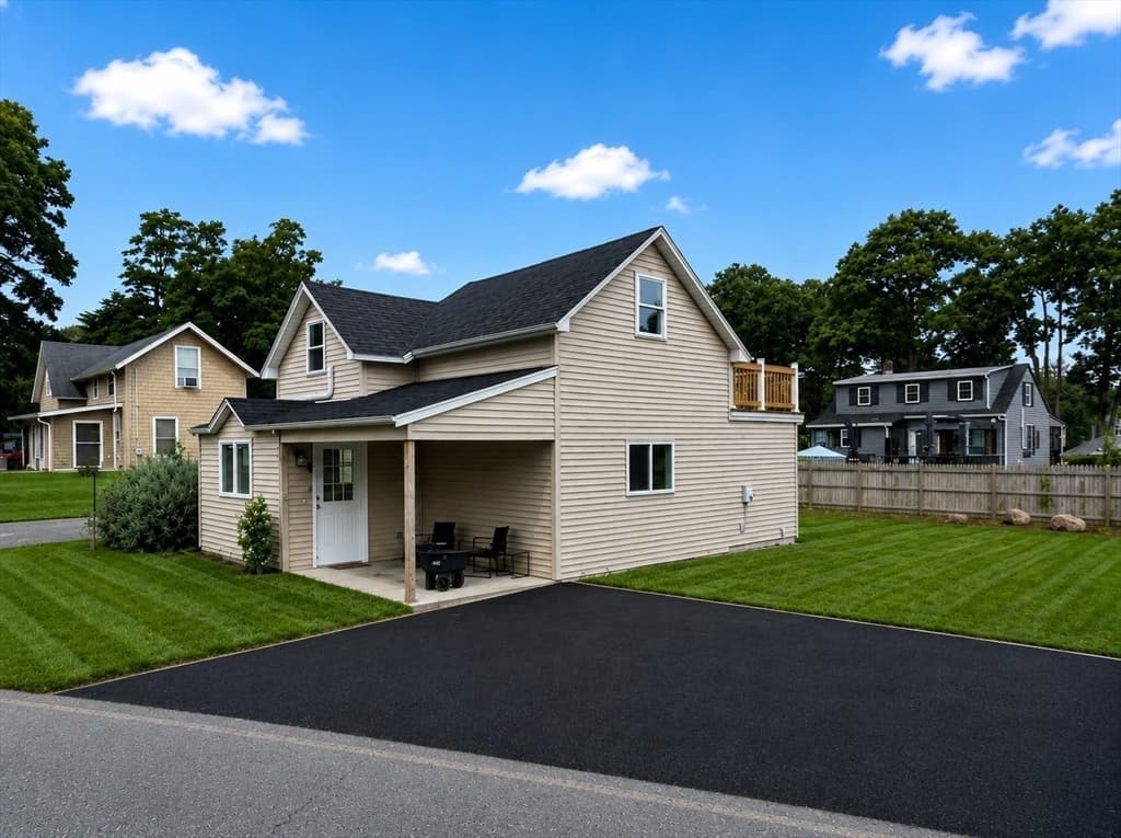 11 S Berryman St, Westport MA 02790
