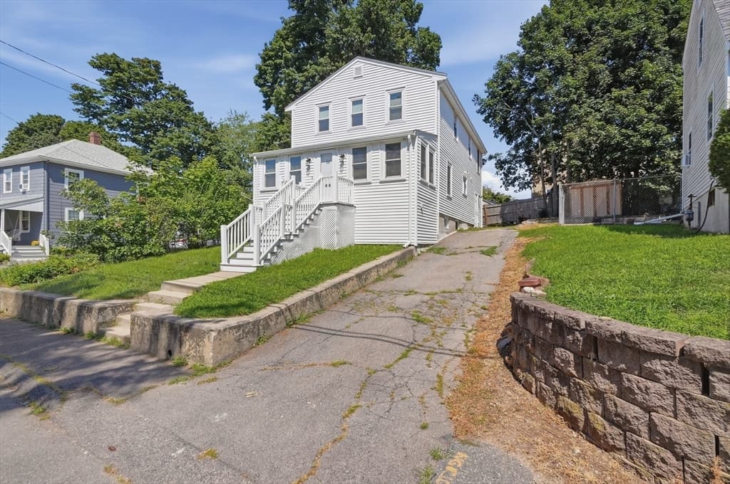 112 Stoughton St, Quincy MA 02169 photo 2