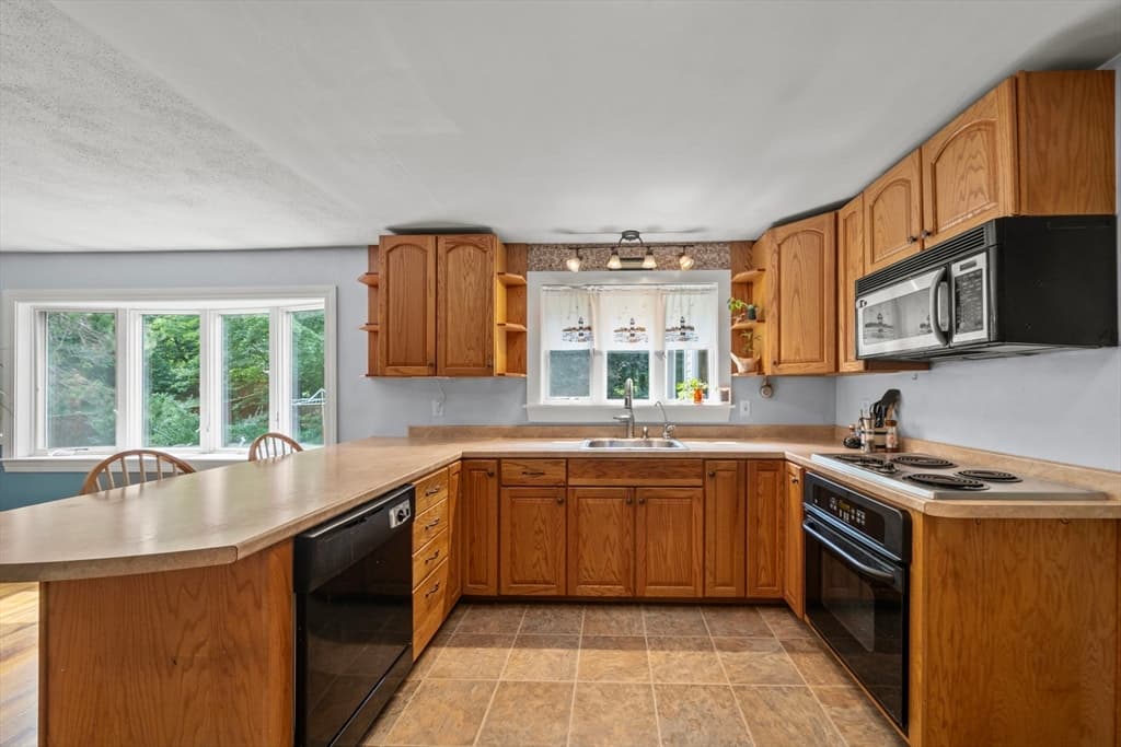 Single Family Residence at 30 Alan Rd, Hamilton MA 01982, Hamilton, photo 6 of 39