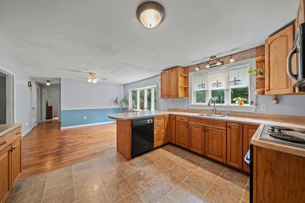 Single Family Residence at 30 Alan Rd, Hamilton MA 01982, Hamilton, photo 7 of 39