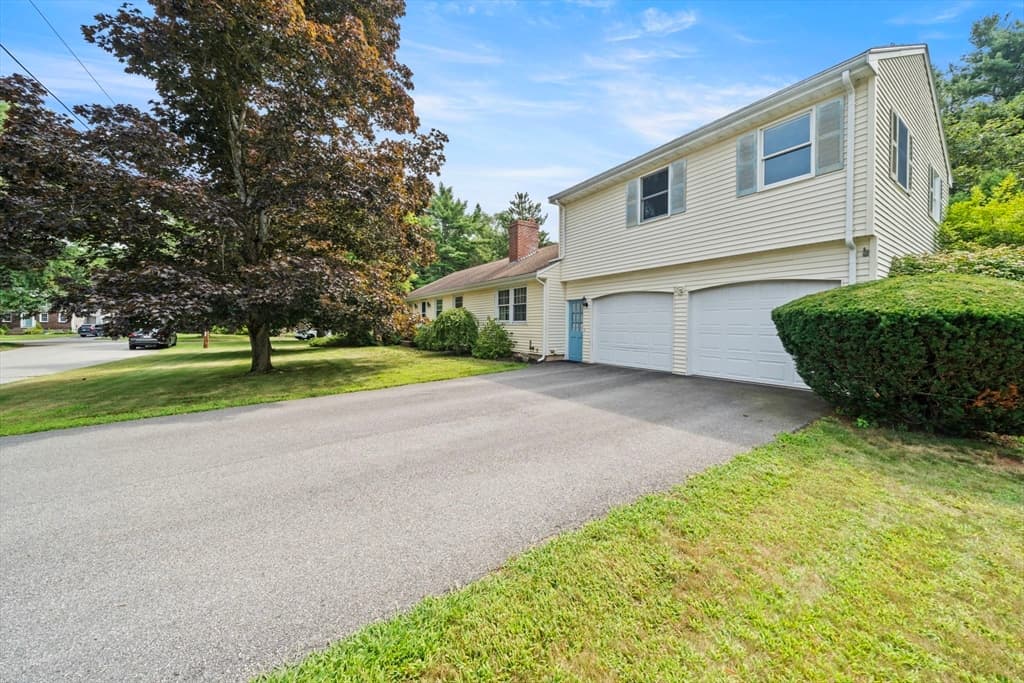 30 Alan Rd, Hamilton MA 01982