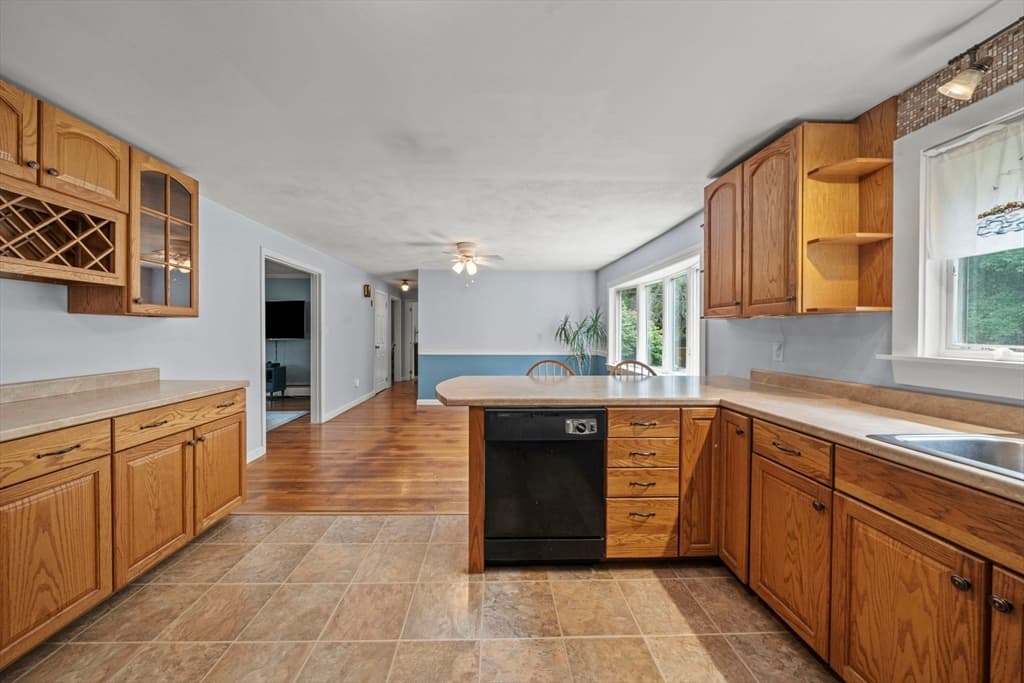 Single Family Residence at 30 Alan Rd, Hamilton MA 01982, Hamilton, photo 8 of 39