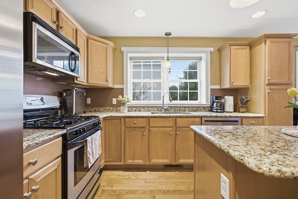 1975 Middlesex St # 19, Lowell MA 01851 photo 9