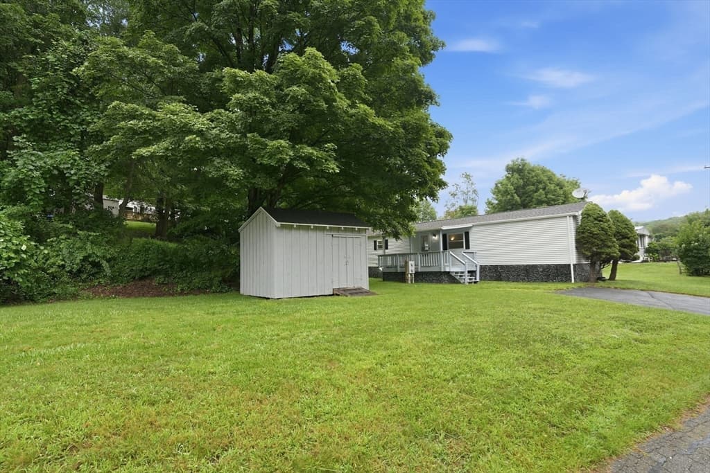 59 Willow Lane, Wales MA 01081