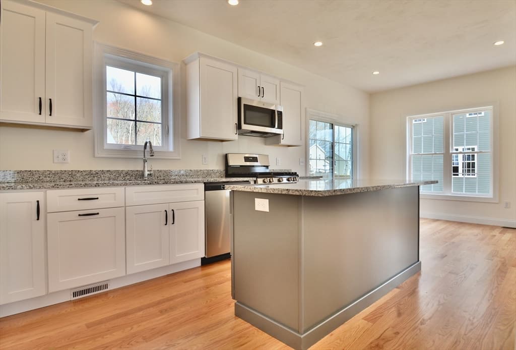 20B Crownshield # 20B, Uxbridge MA 01569 photo 2