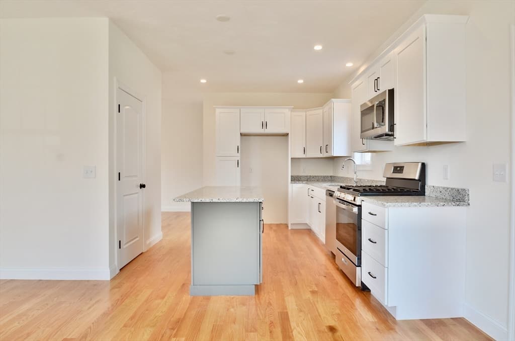 20B Crownshield # 20B, Uxbridge MA 01569 photo 6