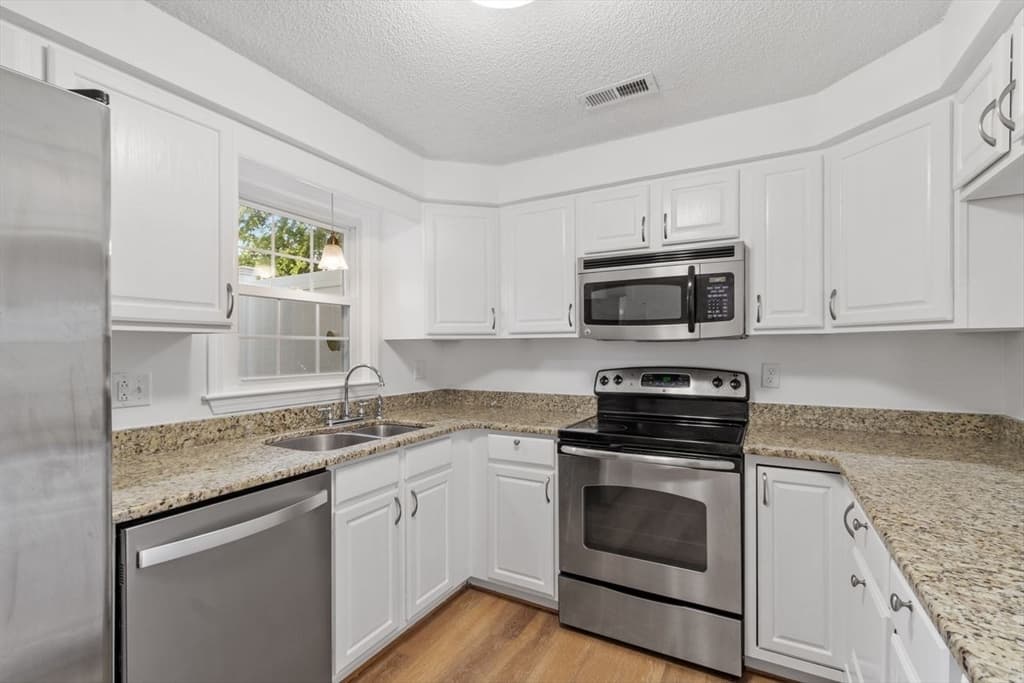 Condominium at 2701 Forest Park Drive # 2701, Auburn MA 01501, Auburn, photo 5 of 29