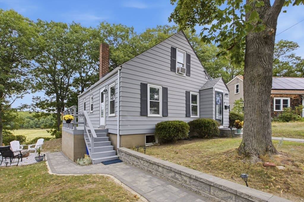 114 Clinton Rd, Weymouth MA 02189 photo 2