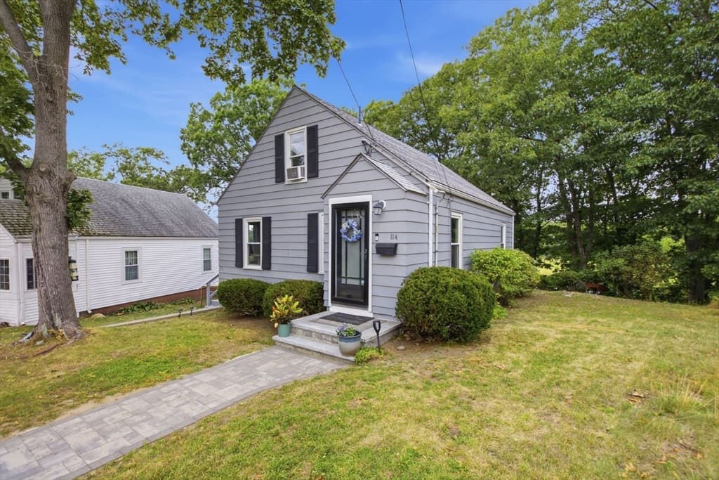 114 Clinton Rd, Weymouth MA 02189 photo 3