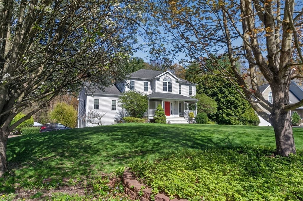 4 Kybren Cir, Mansfield MA 02048