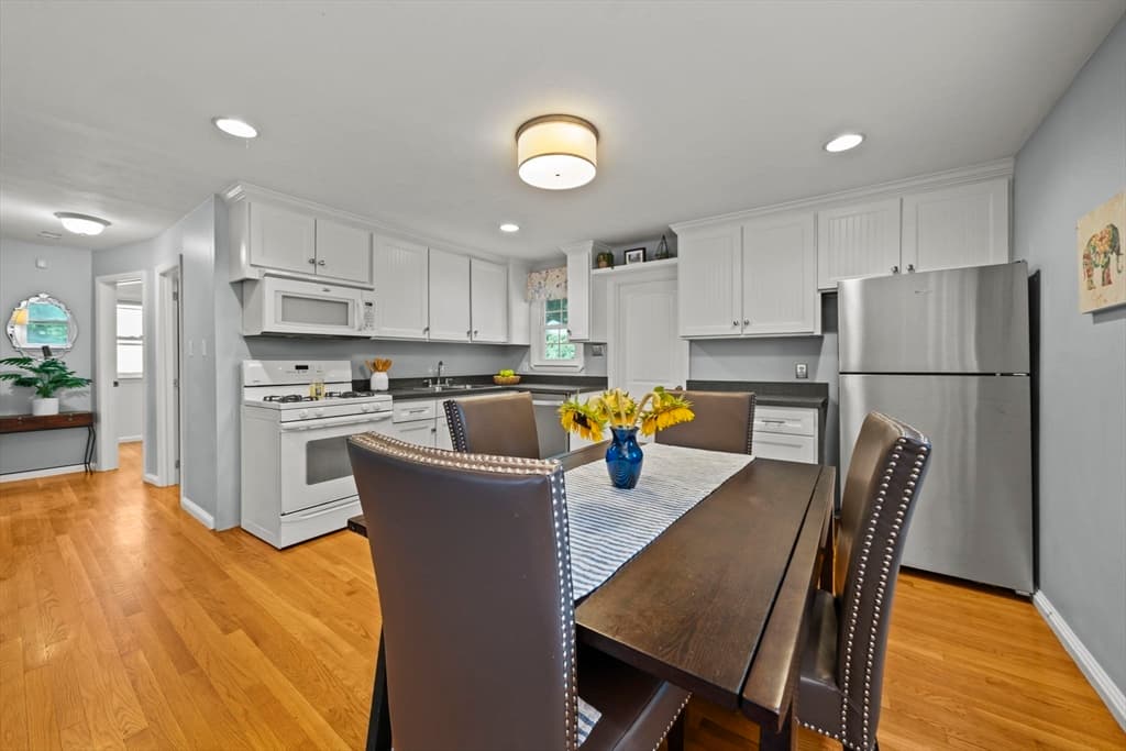 134 Marshall Ave, Lowell MA 01851 photo 3
