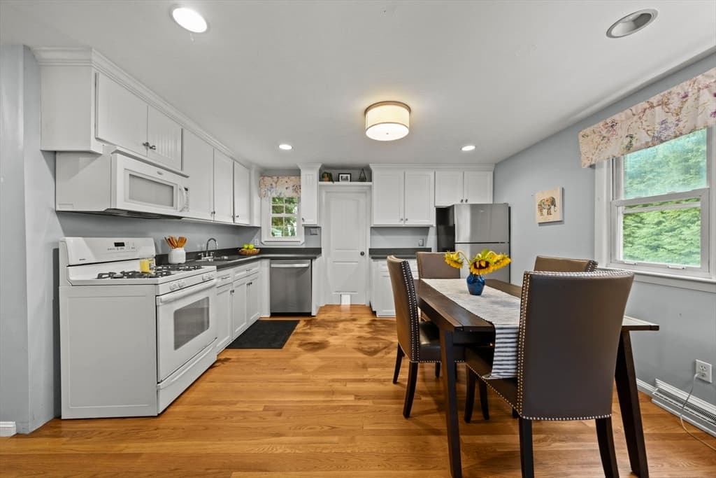 134 Marshall Ave, Lowell MA 01851 photo 4