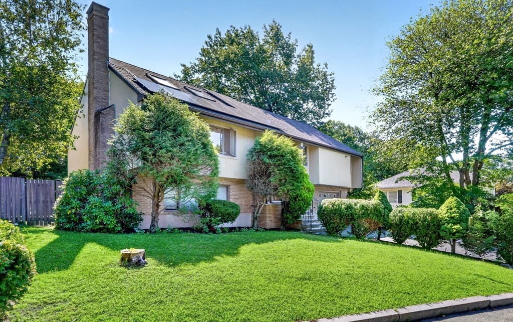 3 Macone Cir, Stoneham MA 02180 photo 2