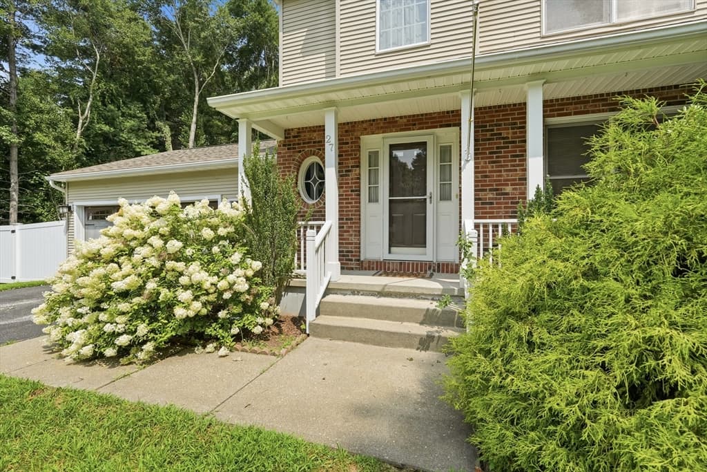 27 Judy Ln, East Longmeadow MA 01028 photo 3