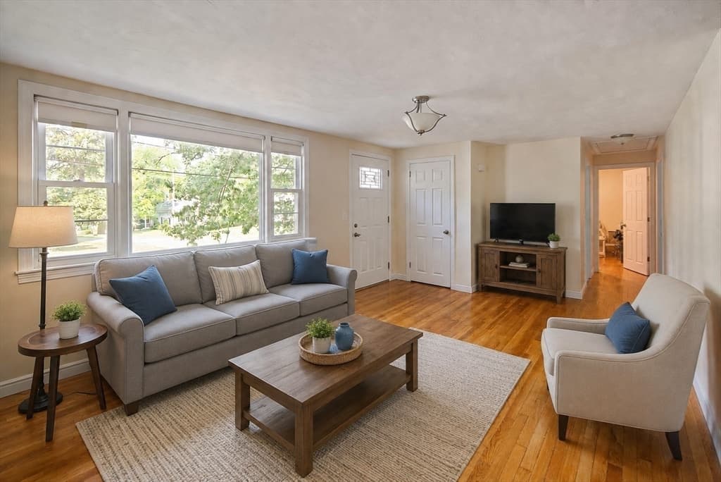 4 Edward Cody Ln, Weymouth MA 02190 photo 6