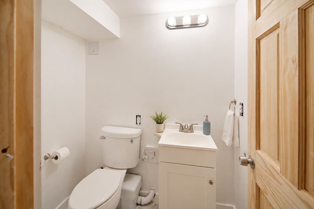 4 Edward Cody Ln, Weymouth MA 02190 photo 13