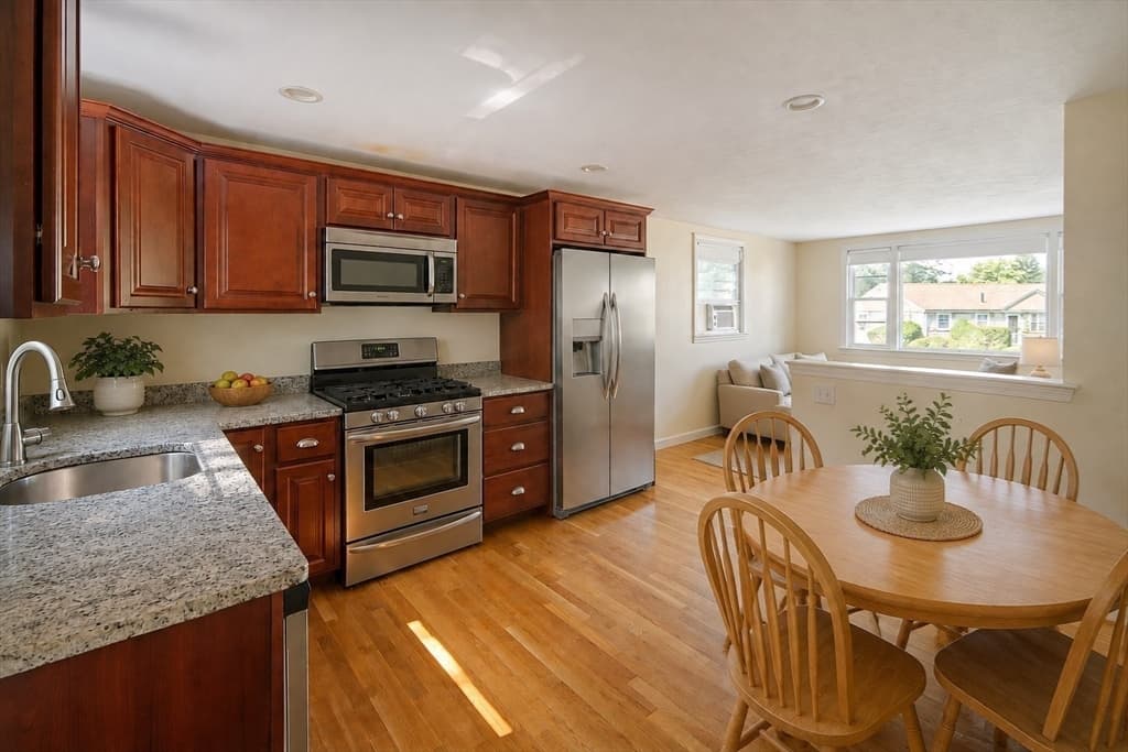 4 Edward Cody Ln, Weymouth MA 02190 photo 3