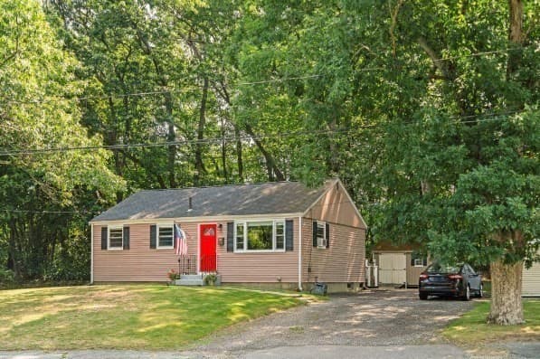 4 Edward Cody Ln, Weymouth MA 02190