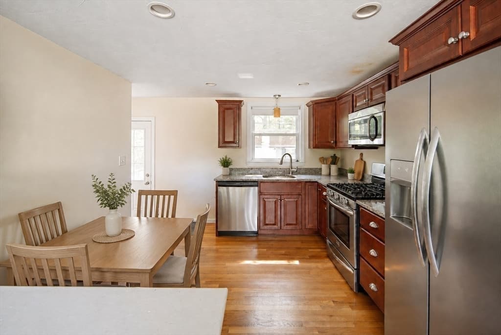 4 Edward Cody Ln, Weymouth MA 02190 photo 4