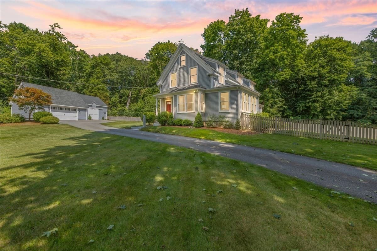 104 High St, Topsfield MA 01983