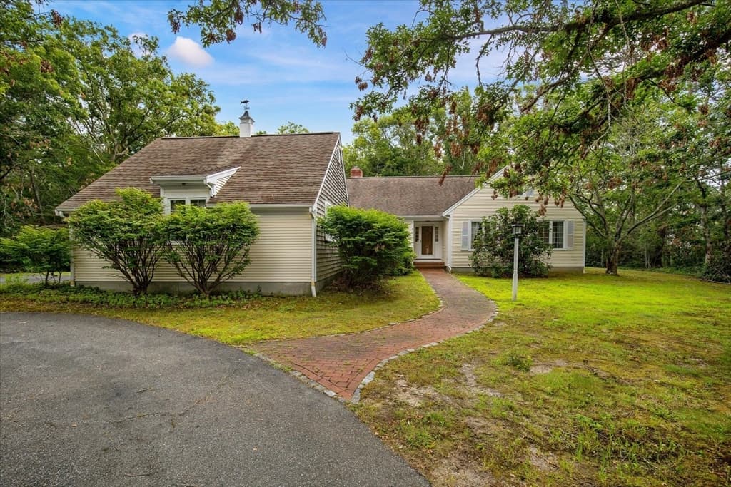 4 Woodspring Farm Ln, Sandwich MA 02563