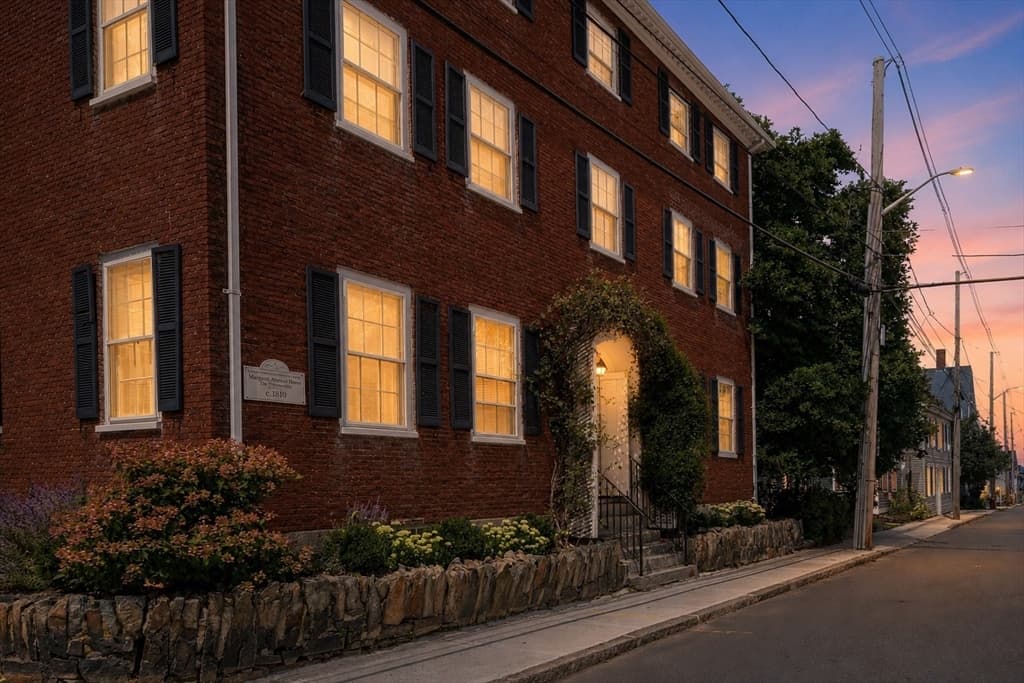 54-56 Lime St, Newburyport MA 01950