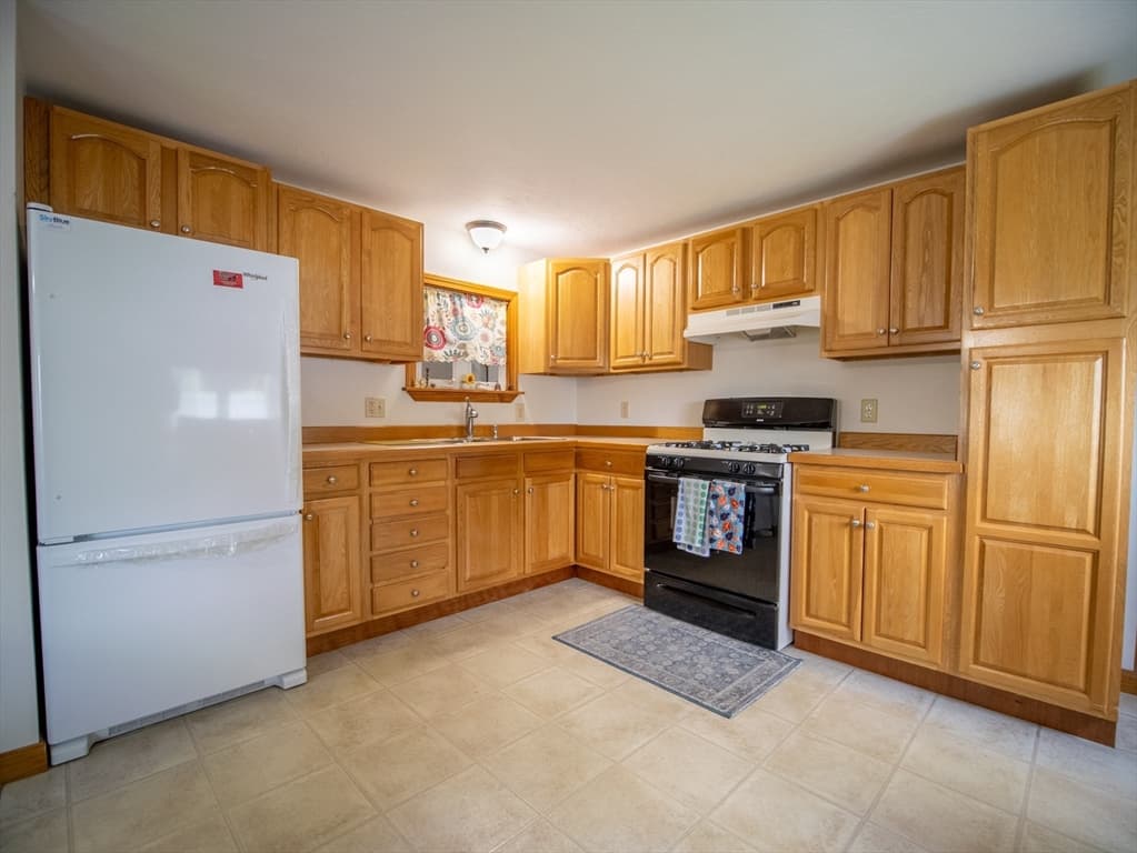 27 Clems Way, Acushnet MA 02743 photo 3