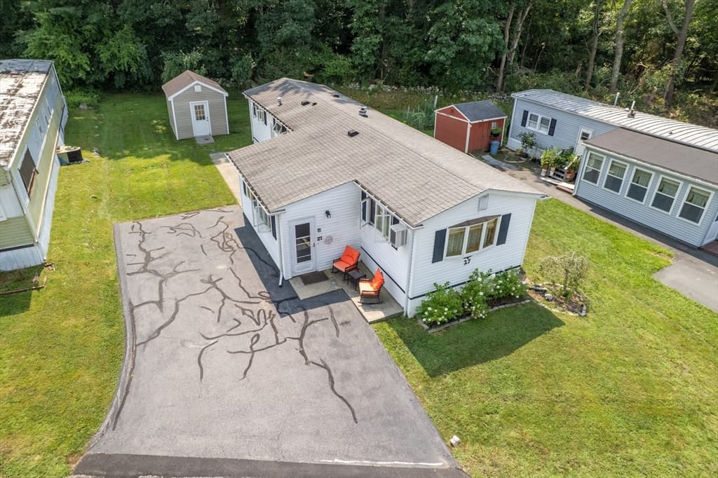 27 Clems Way, Acushnet MA 02743