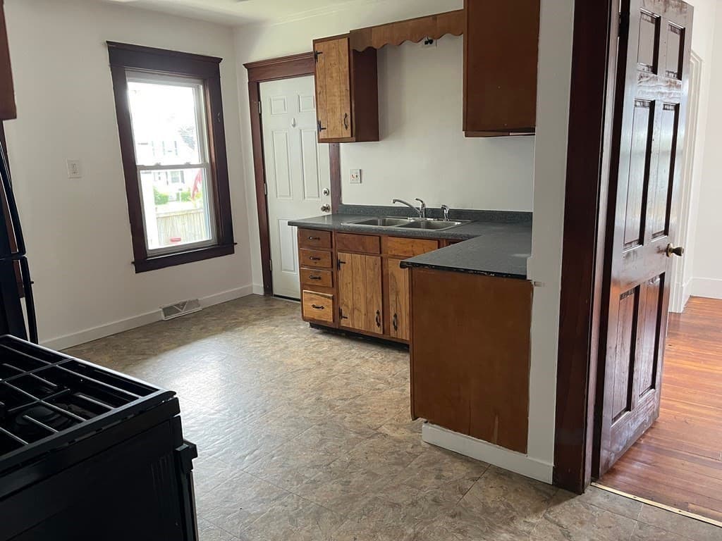 108-110 Conway St, Greenfield MA 01301 photo 9