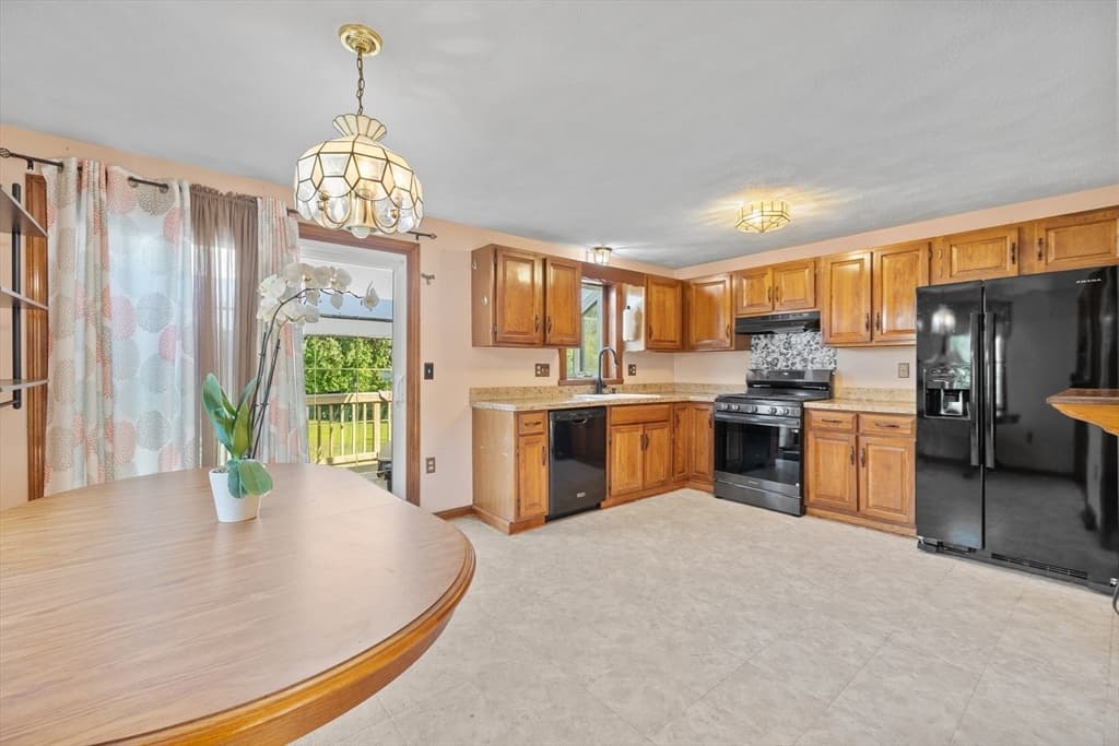 129 Forest St, Franklin MA 02038 photo 7