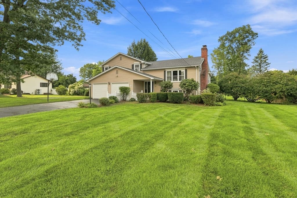 367 Steiger Dr, Westfield MA 01085 photo 2
