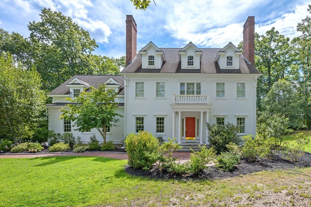 57 Shattuck St, Pepperell MA 01463