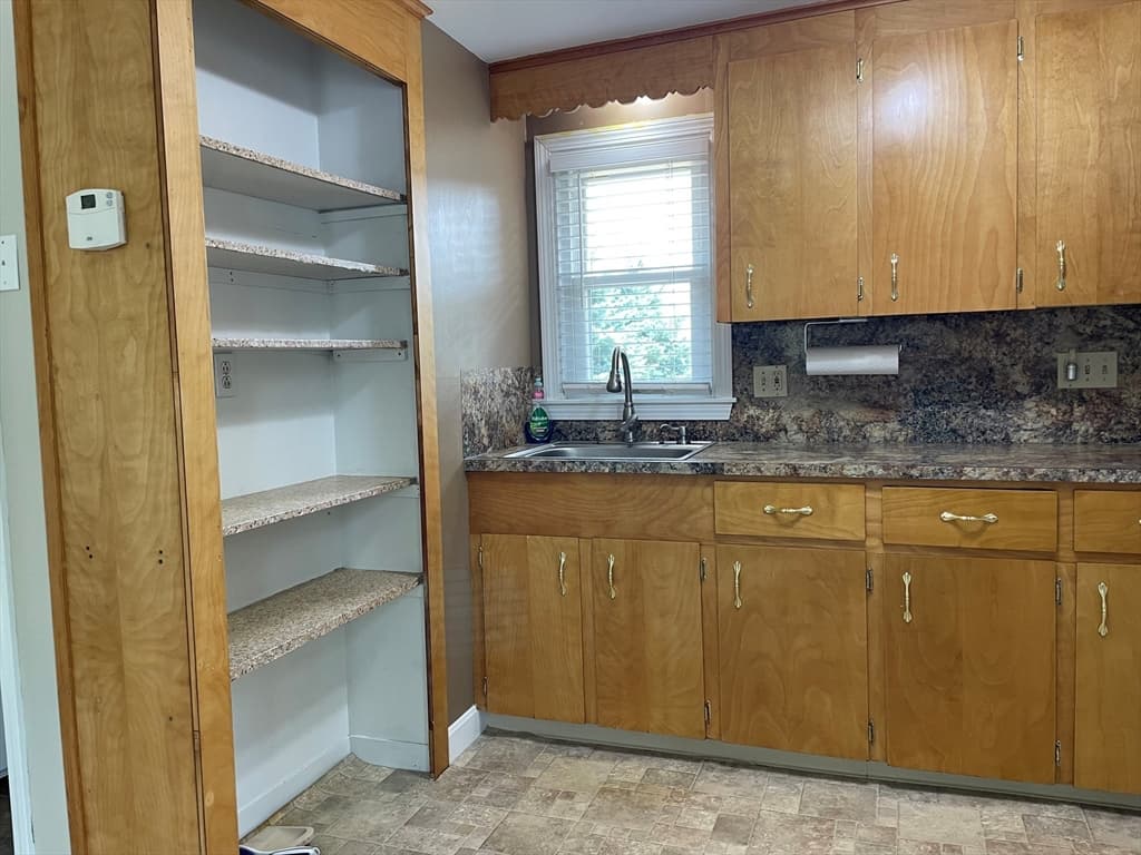31 Stockholm St, Bellingham MA 02019 photo 5