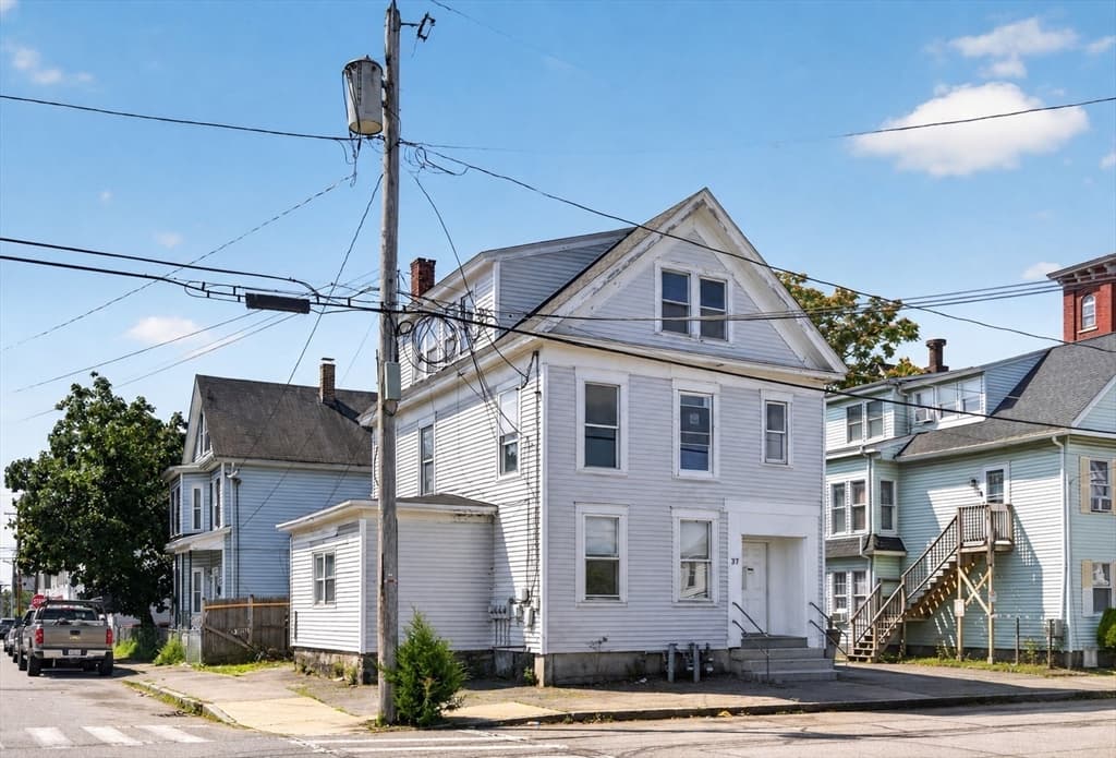 37 Fourth St, Lowell MA 01850 photo 2