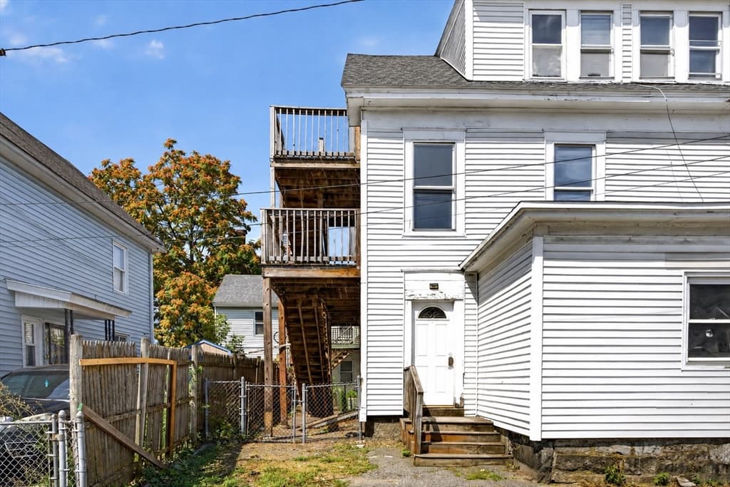 37 Fourth St, Lowell MA 01850 photo 6