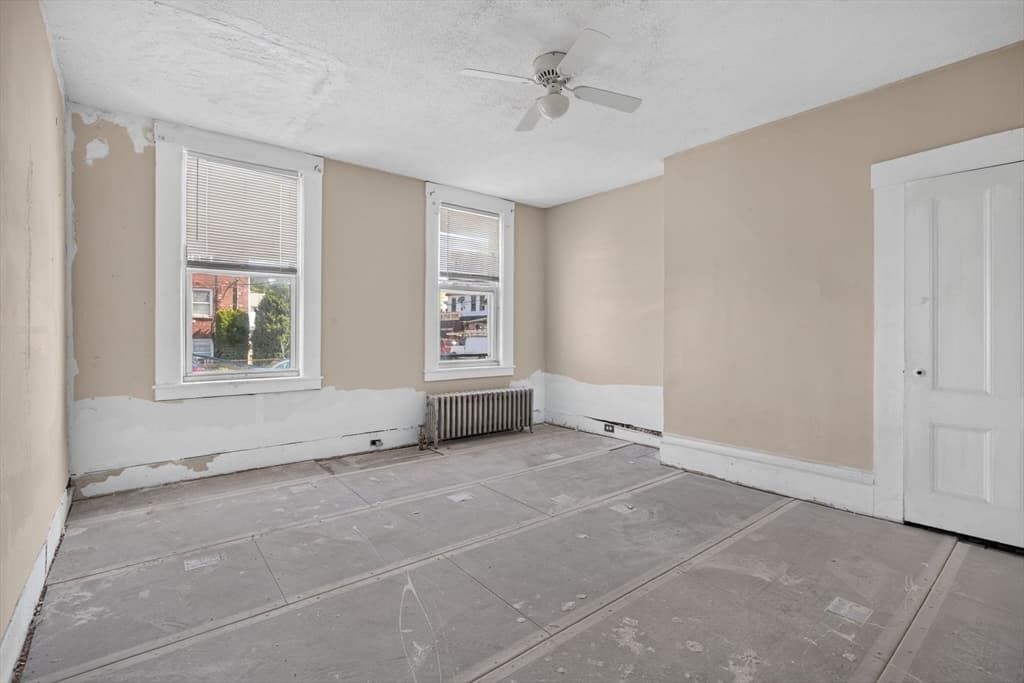 37 Fourth St, Lowell MA 01850 photo 13