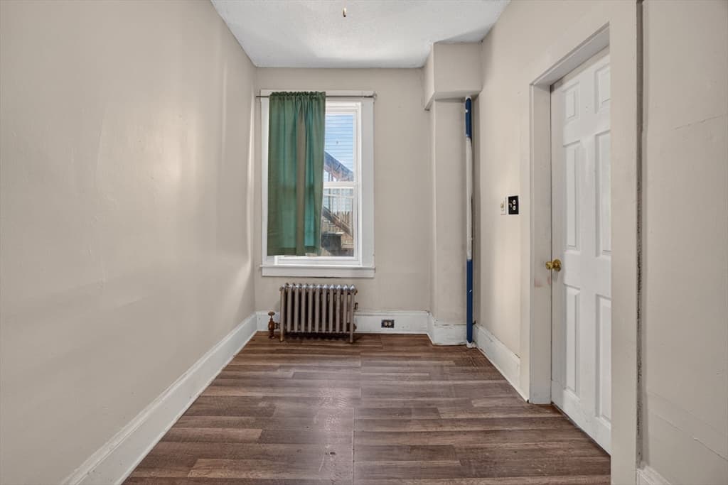 37 Fourth St, Lowell MA 01850 photo 17